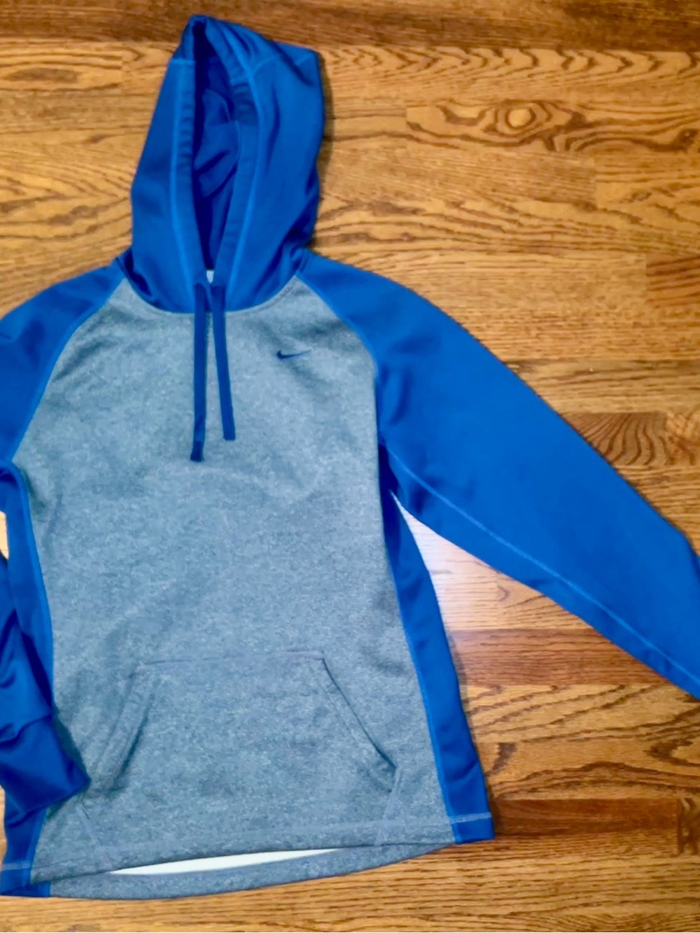 Women’s Nike Therma-FIT Hoodie size small- Excellent Condition!